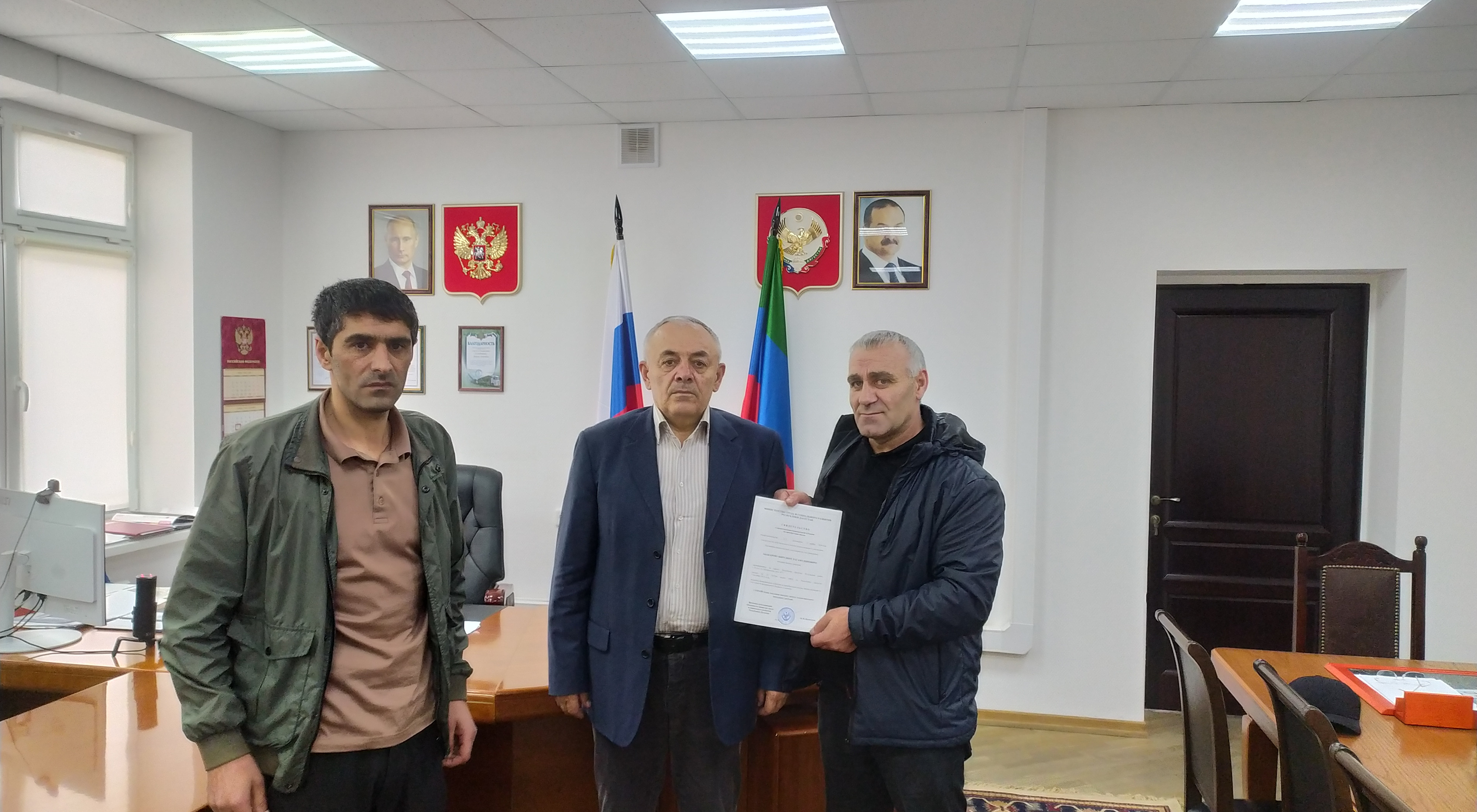 Торжественное вручение сертификата ветерану Чеченских событий